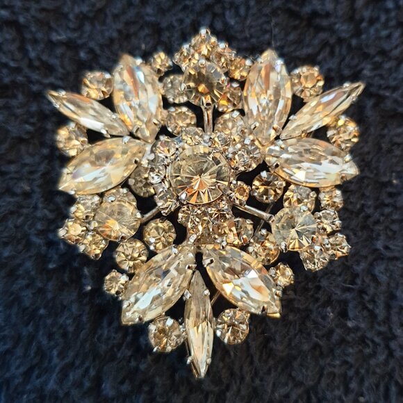 ✨ Vintage Sparkle — Exquisite White Rhinestone Brooch ✨ - Picture 11 of 11